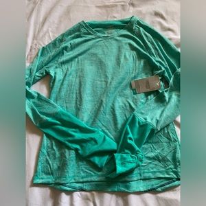 ☀️ (3 for $20) Girls Danskin now shirt